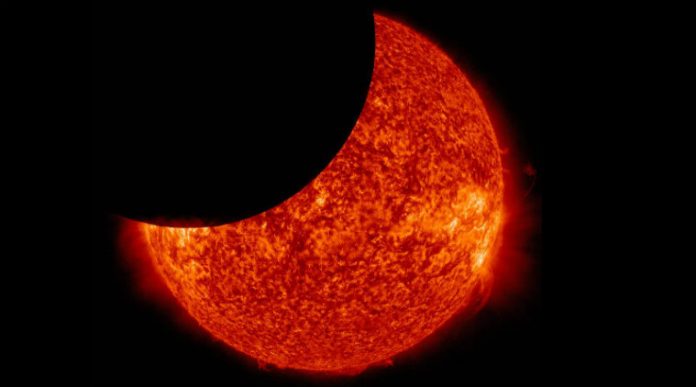 partial-solar-eclipse-deskworldwide