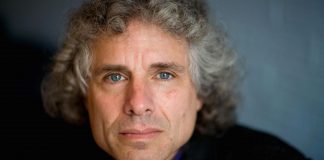 Harvard psychologist Steven Pinker - deskworldwide.com