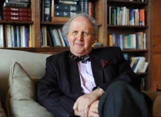 Interview with Alexander McCall Smith - deskworldwide.com