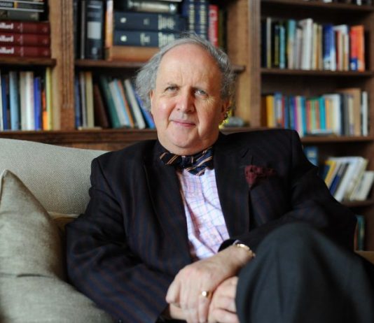 Interview with Alexander McCall Smith - deskworldwide.com